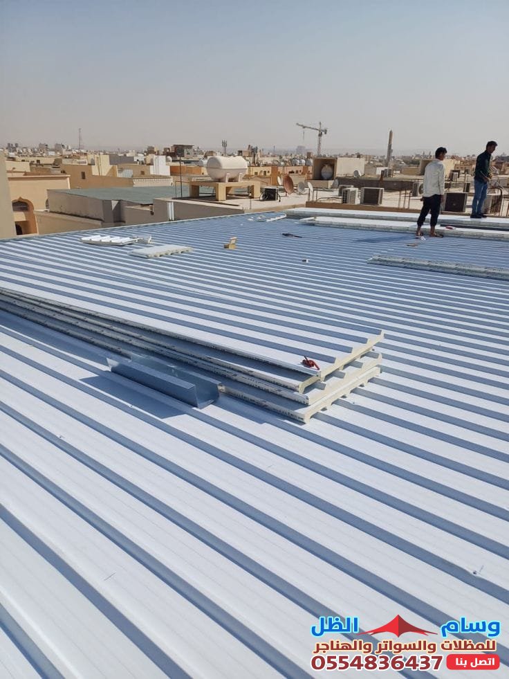 أسقف ساندوتش بانل معزولة في جدة | حماية من الحرارة وتسربات المياه